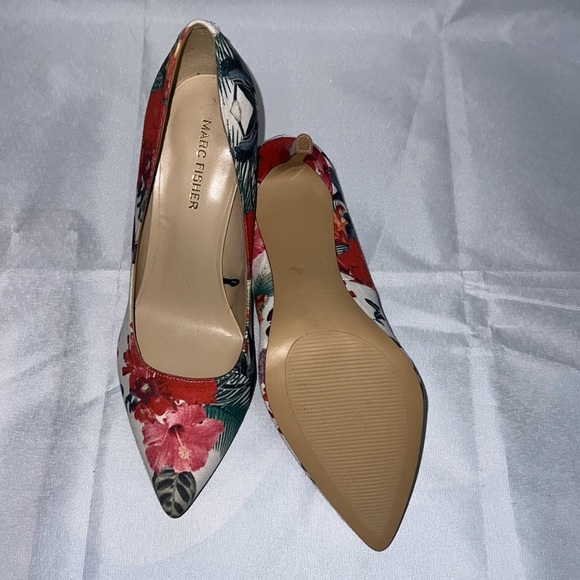 Marc Fisher Floral Tropical Jungle Party Vacation Heels - Picture 6 of 9